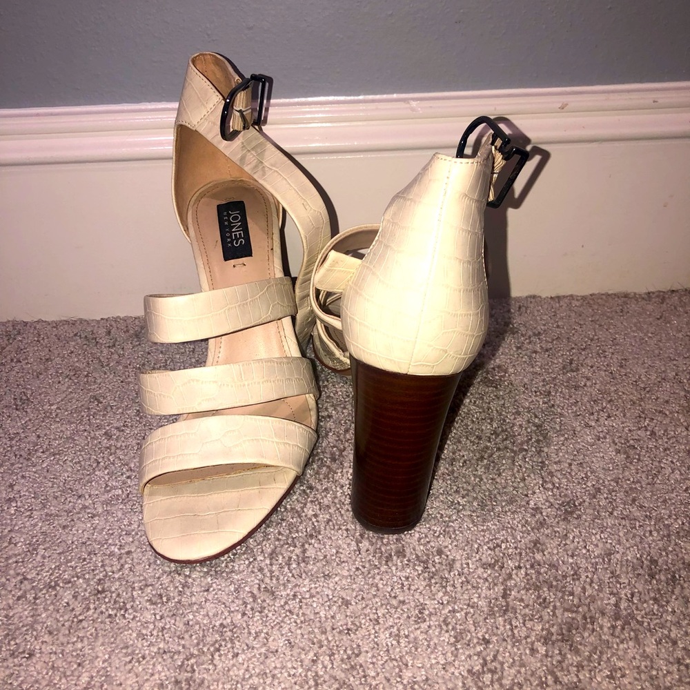 Jones New York size 10 block sandal heels
